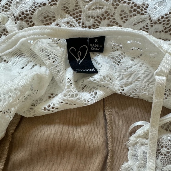 ✨NWOT Windsor White Lace Bodysuit✨ - Picture 4 of 4
